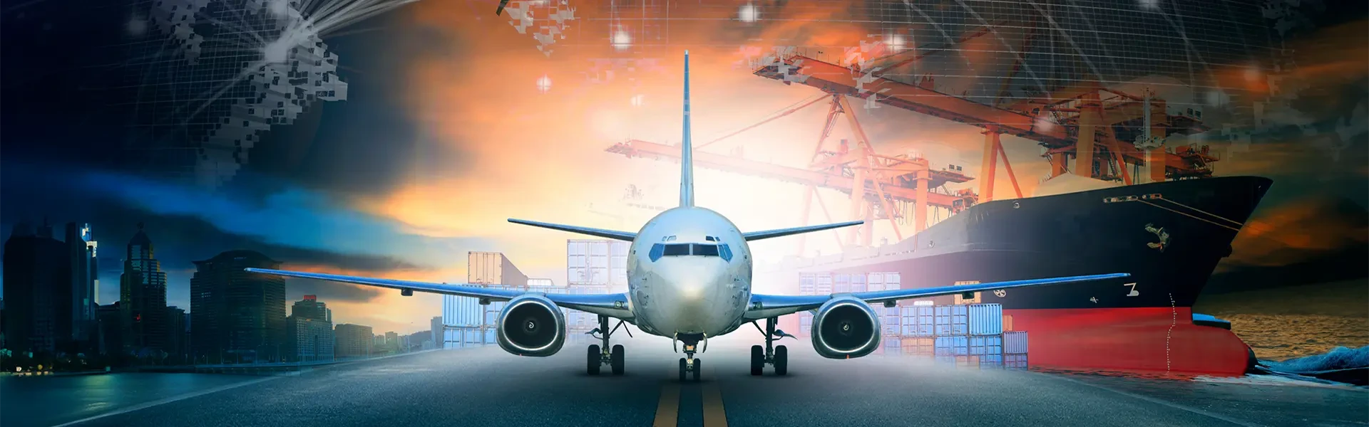 Alors que l'avion avance sur la piste, un paysage rempli de navires et d'autres objets. Une vue d'avions, de navires, de conteneurs et d'équipements portuaires